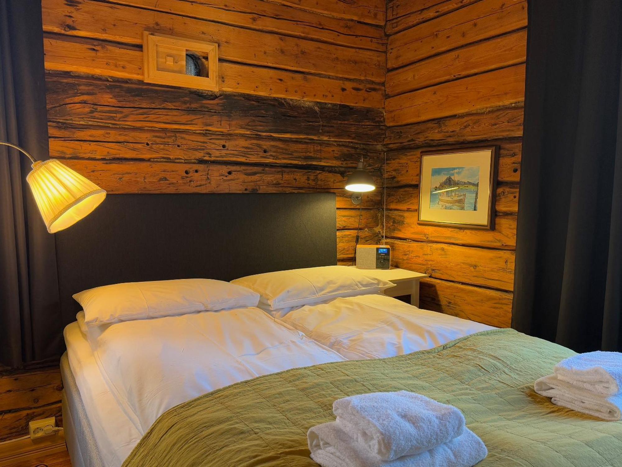 Hotel Sakrisoy Rorbuer à Reine Extérieur photo